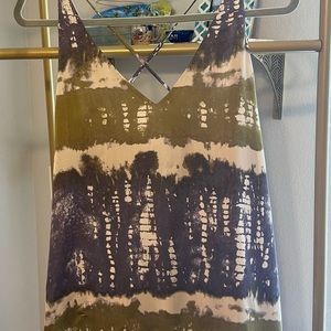 Purple/olive tie die v-neck top